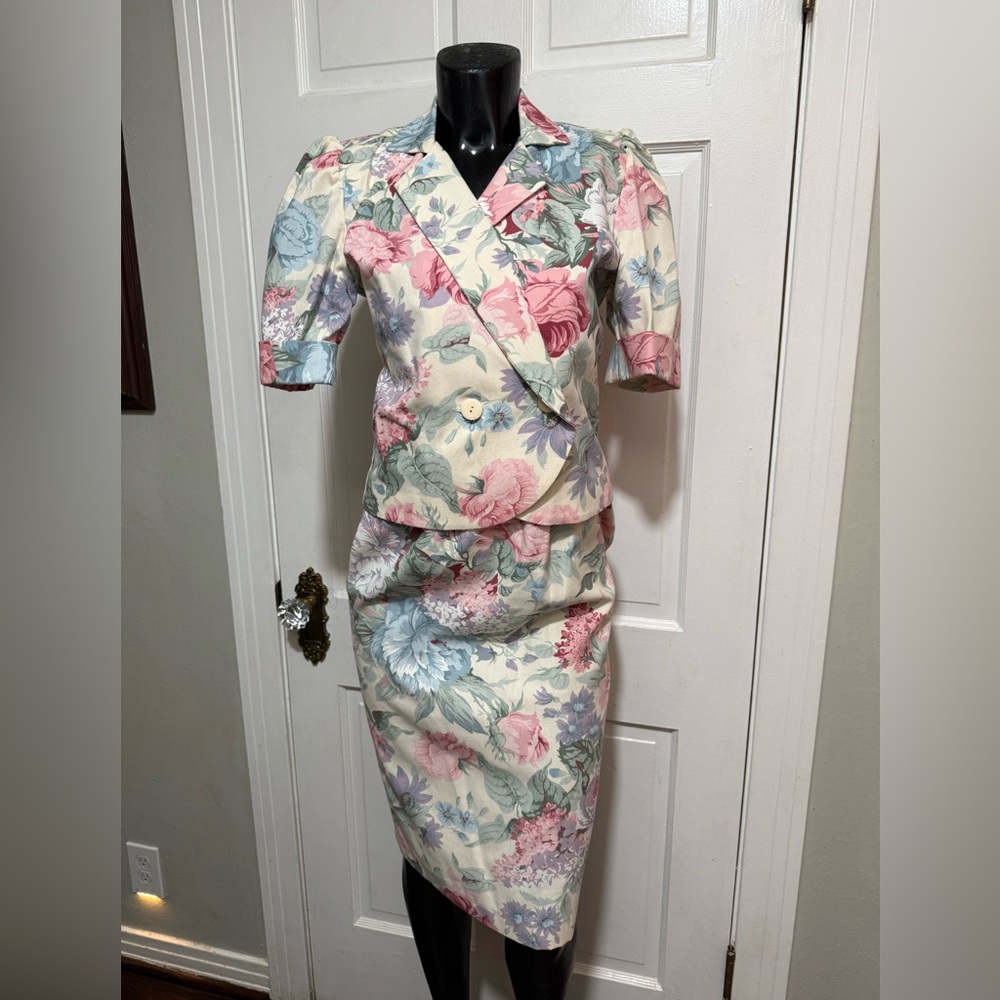 Vintage Floral Two Piece Outfit Suit Set Blouse Top Skirt Size 2P Cottagecore